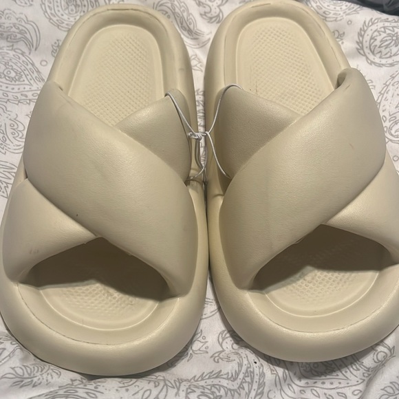 Cross Band Cloud Soft Comfy Thick Sole Non-Slip Slides/Sandals/Slippers!! NEW!☑️ - Picture 9 of 10